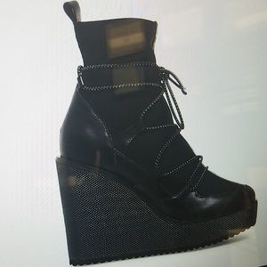 {SOLD} Steve Madden Black Platform Boots